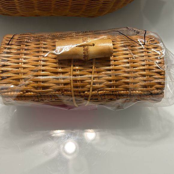 Beautiful Lilly Pulitzer tote bag and wicker case - Picture 2 of 7